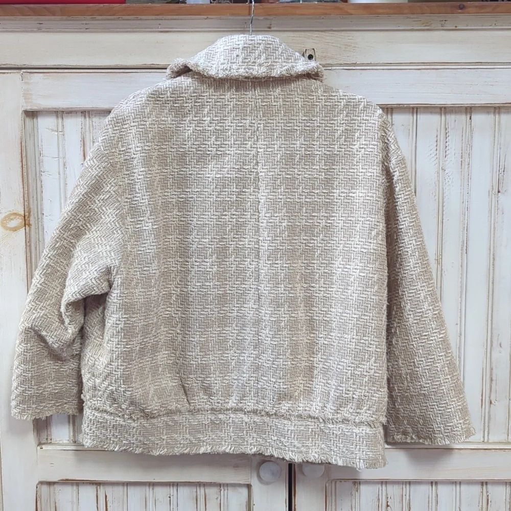 H&M, beige Tweed short jacket/blazer. Size Medium